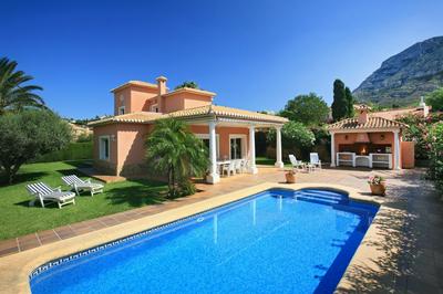 Villa Cuatro Soles by Family Homes