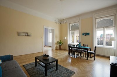 Klauzal Ter 9