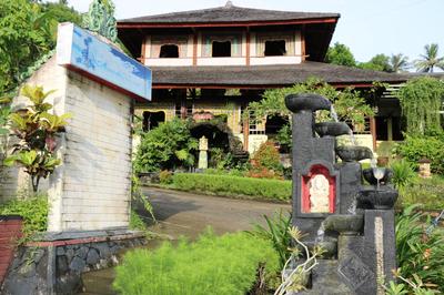 Puri Bunga Beach Cottages