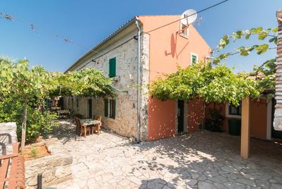 Country House Apartments