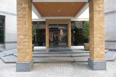 Center Bangkok Suite next to Platinum mall