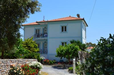Amera - Troumpas Family Apartments