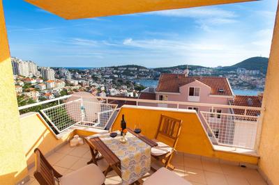 Two Bedroom Apartment with Sea View & Balcony