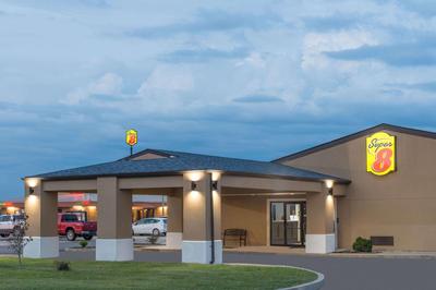 Super 8 by Wyndham Charleston Sikeston East MO, Photo 2