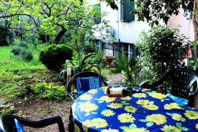 Guest house with garden - Zuvan