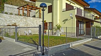 La Quiete17 fenced garden apartment by Gardadomusmea