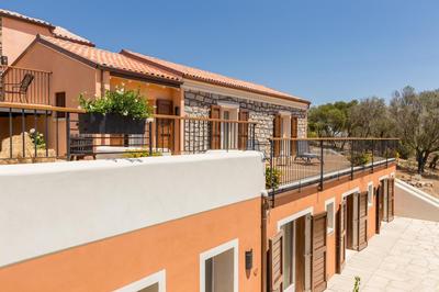 Tenuta Petra Bianca