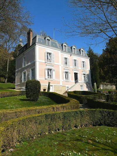 Maison Stella Cadente, Maison d'hôtes Artistique et Jardin à Provins