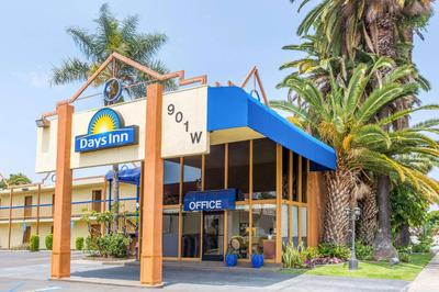 Days Inn by Wyndham Los Angeles LAX Airport Stadium Area