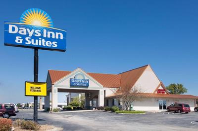 Days Inn & Suites by Wyndham Kokomo, Photo 2