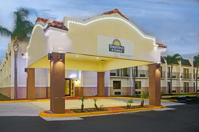 Days Inn & Suites by Wyndham Tampa Fairground Casino Area