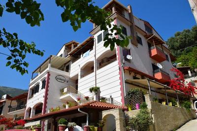 Zorbas Apartments