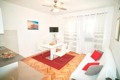 House Mariposa