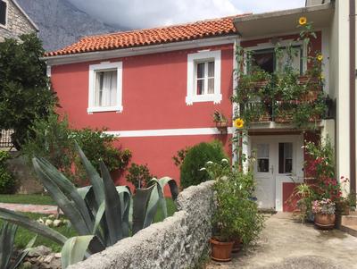 Vintage House for rent 60m from Sea