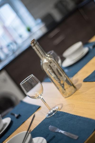 Dwell Stylish 4 bed apartment close to Hospital