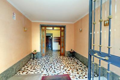 BBHOME Trastevere station white chic apartment