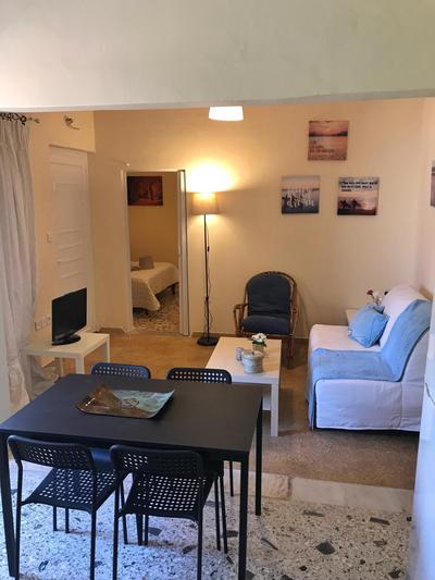 Sunshine's house near the beach, 10 min from the airport