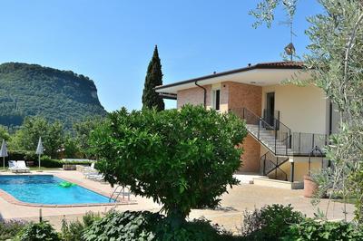 Cà Gardesana With Pool