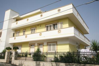 Casa Zara Appartamenti con patio e BBQ, a pochi minuti dal mare