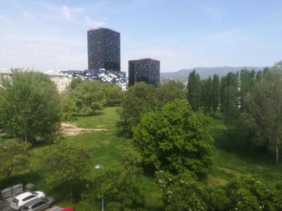 Meridian Apartment , 300m to Bus Terminal, Fast Wifi & Airport Transf