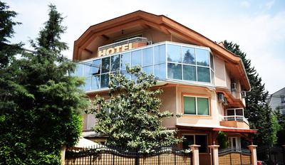 Hotel Aristocrat & Fish Restaurant