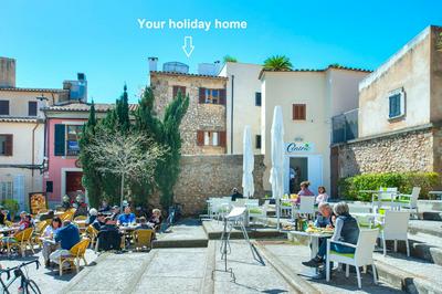 Owl Booking Villa Padrina - Walking to the Old Town