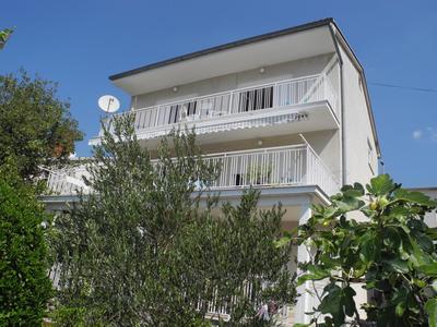 BED Apartment with 3 bedrooms and balcony