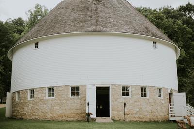 Round Barn Farm B & B Event Center