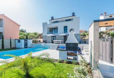 Sun & Sea Villa with a view