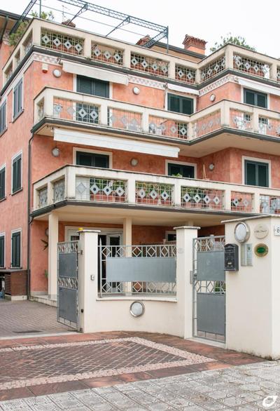2-bedroom apt, with balcony & aircondition - 50 m from the beach