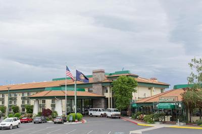 Rogue Regency Inn Medford Airport