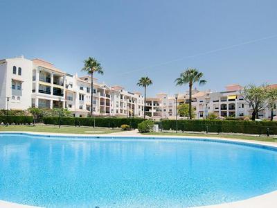 Modern Coastal Apartment Near Puerto Banús