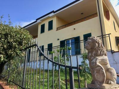 Villa in Scalea