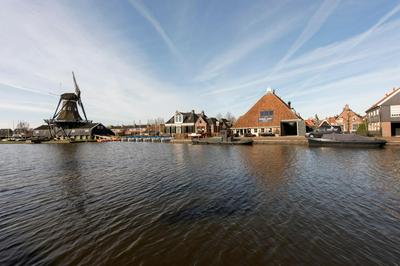Farm in Woudsend, Friesland, with bar and jetty
