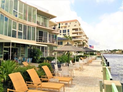 Manhattan Tower Apartment Hotel