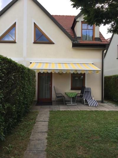 DAS BURGENNEST Chalet 2 - Familienchalet für 4 mit privatem Bademantelgang zur Therme