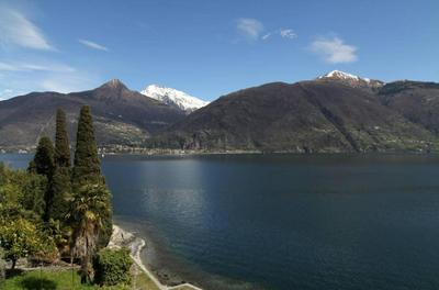 Unique house directly on Lake Como