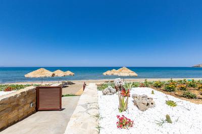 Iris Beachfront Residence, Newly Renewed with Pool and BBQ, By ThinkVilla