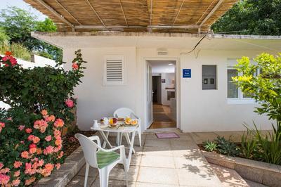 Madonna Field Apartment