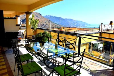 Taormina Sunny Apartment - Taormina Holidays