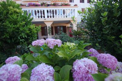 App with a lovely patio