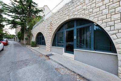Luxury Studio Arc