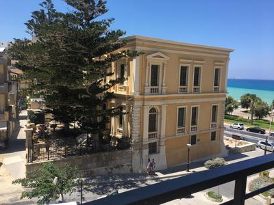 Blue Elegance City Center Heraklion Apartment