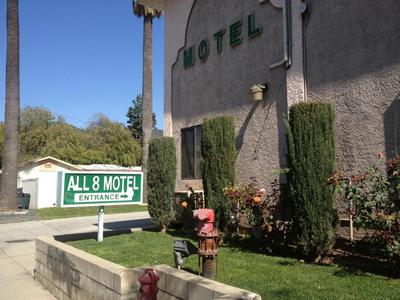 All 8 Motel, Billede 2
