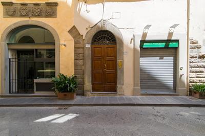 GuestHost - Ponte Vecchio Central Flats