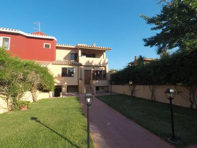 La Villa 3 Apartments