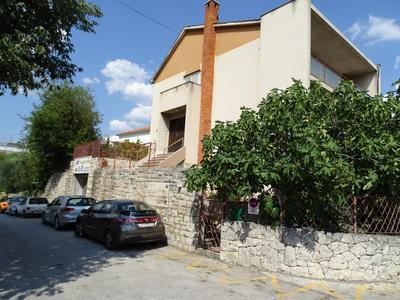 Job studio apartments