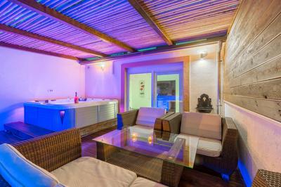 Alena apartment with jacuzzi
