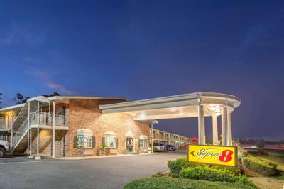Super 8 by Wyndham West Monroe