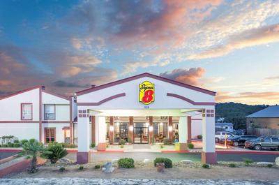 Super 8 by Wyndham Kerrville TX, Photo 2
